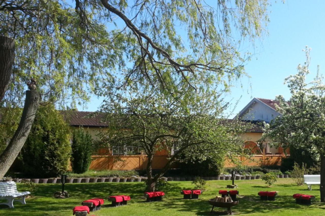 Ostsee-Rittergut-Ruegen Mit Binzhotel & Ordenskapelle & Romantikgut Exterior photo